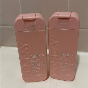New Monday Smooth Shampoo and Conditioner Set